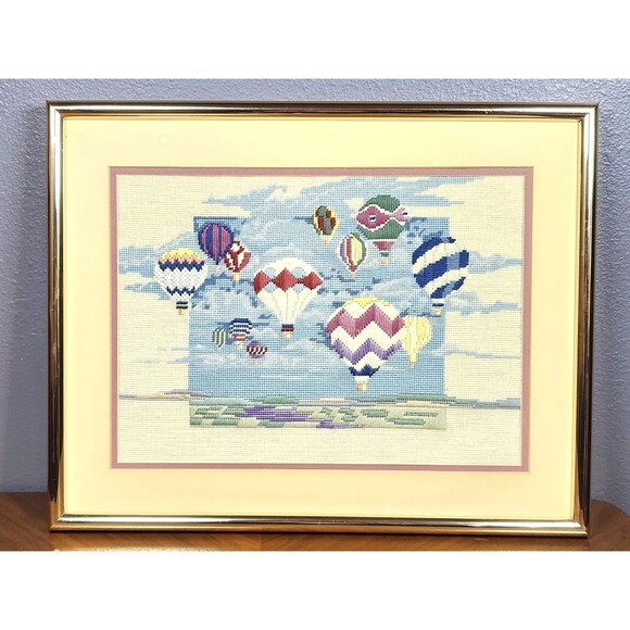 Vintage Handmade Needlepoint /Crewel Framed 15" x 19" Hot Air Balloon Picture - Picture 1 of 16